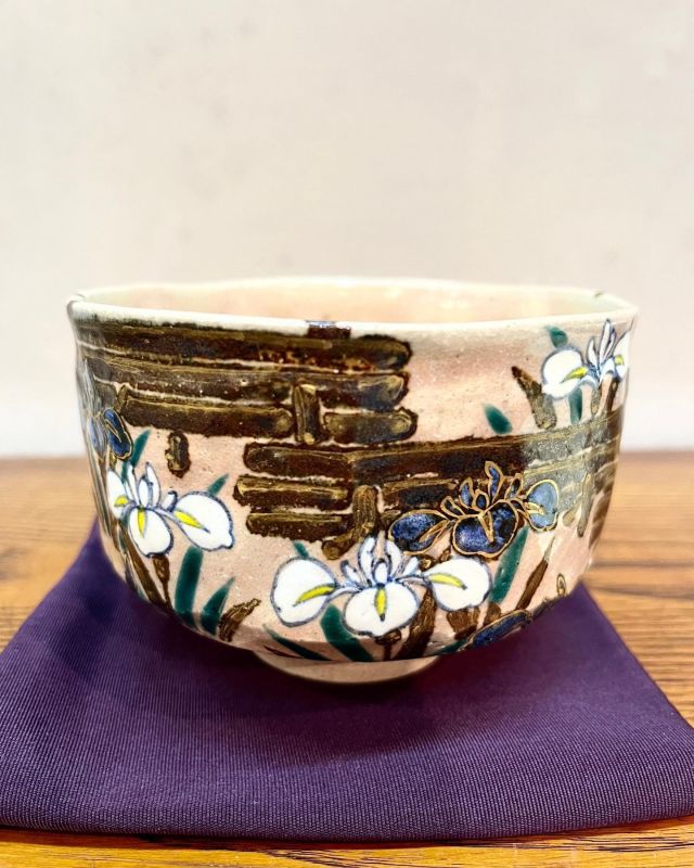 菖蒲絵 茶碗 Iris teacup #清水焼 #京都 #ゴールデンウィーク #こどもの日 #菖蒲 #茶碗 #kiyomizuyaki #kyoto #teacup #iris